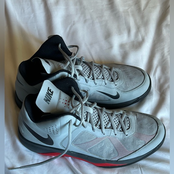 Nike Men's Gray Athletic Shoes - Picture 9 of 9